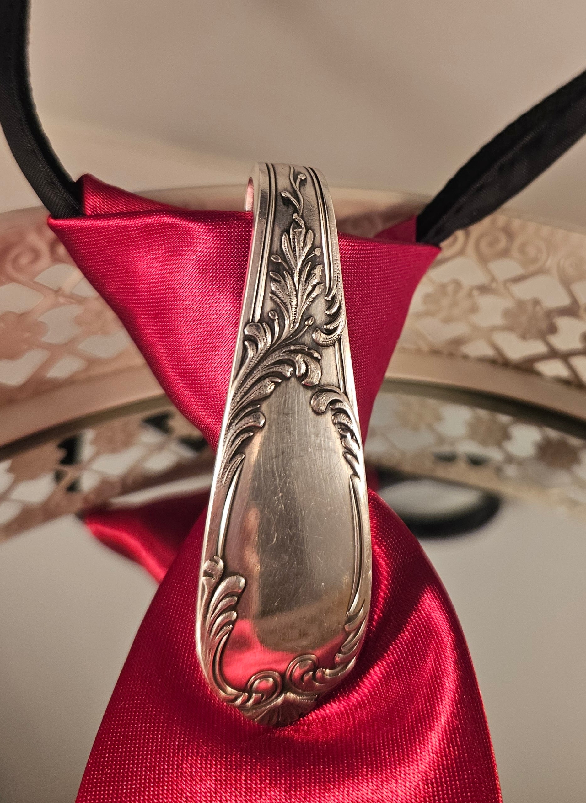 Bijou de cravate en argent