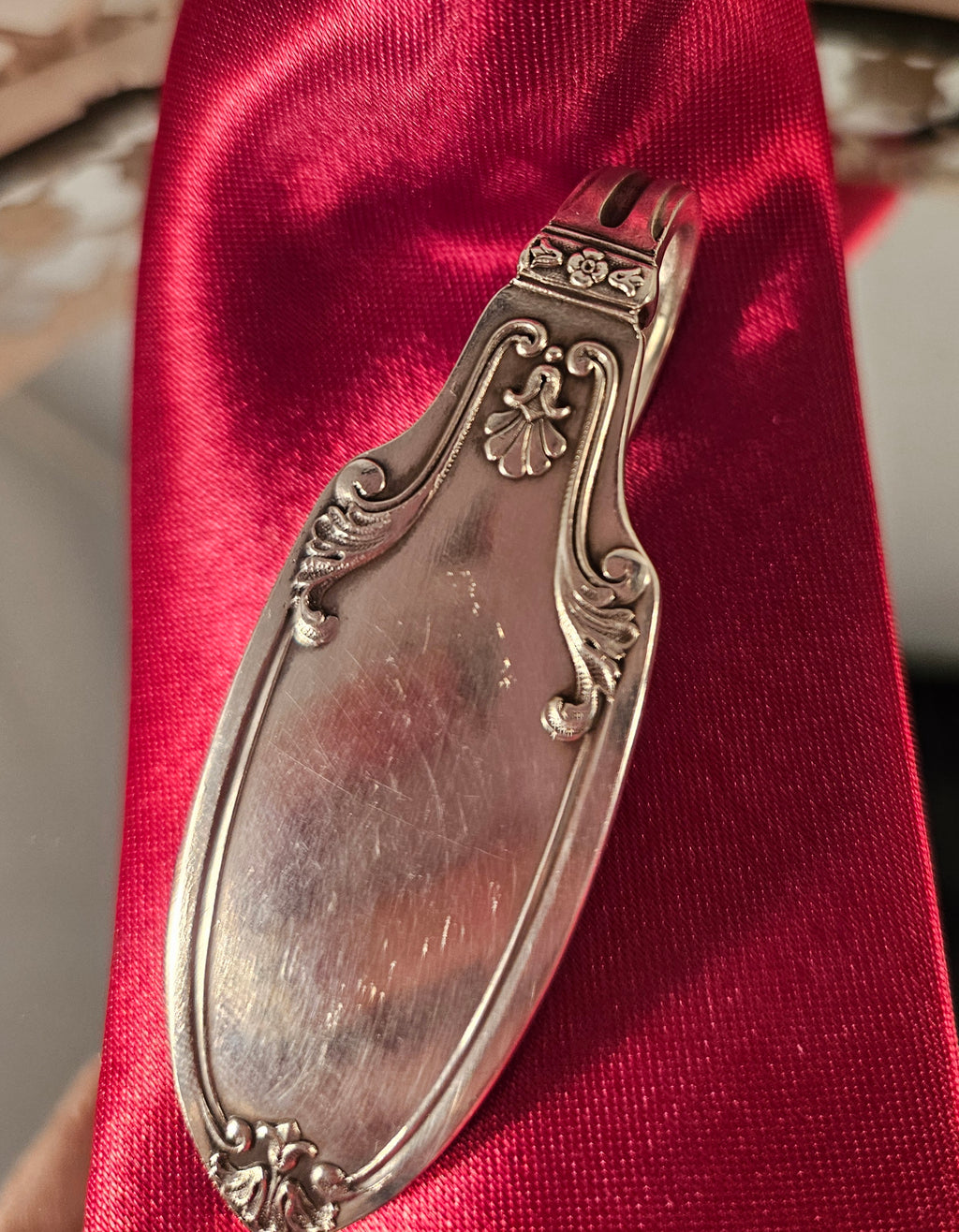 Bijou de cravate en argent