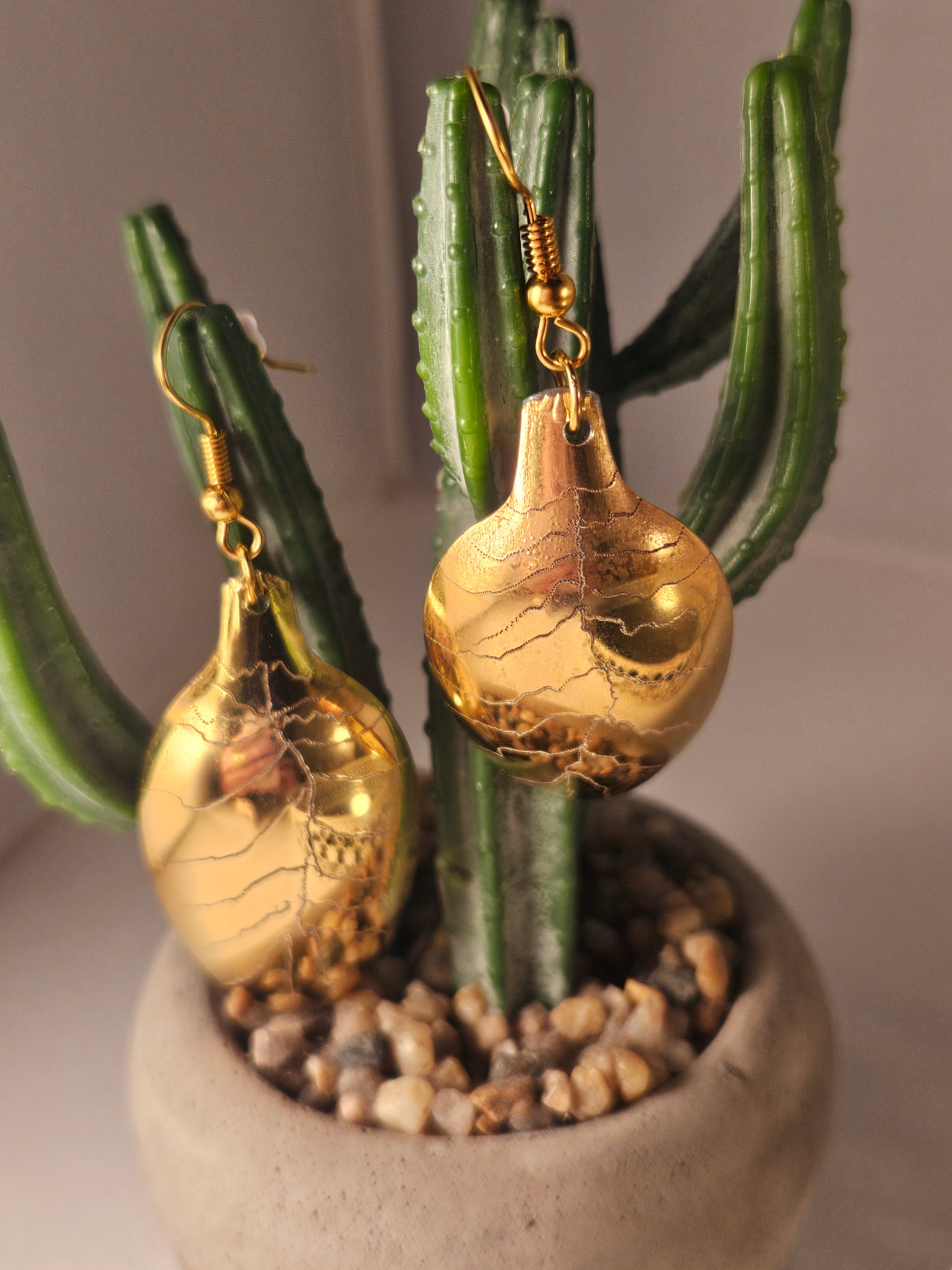 Boucles d'oreilles "petites feuilles" dorées