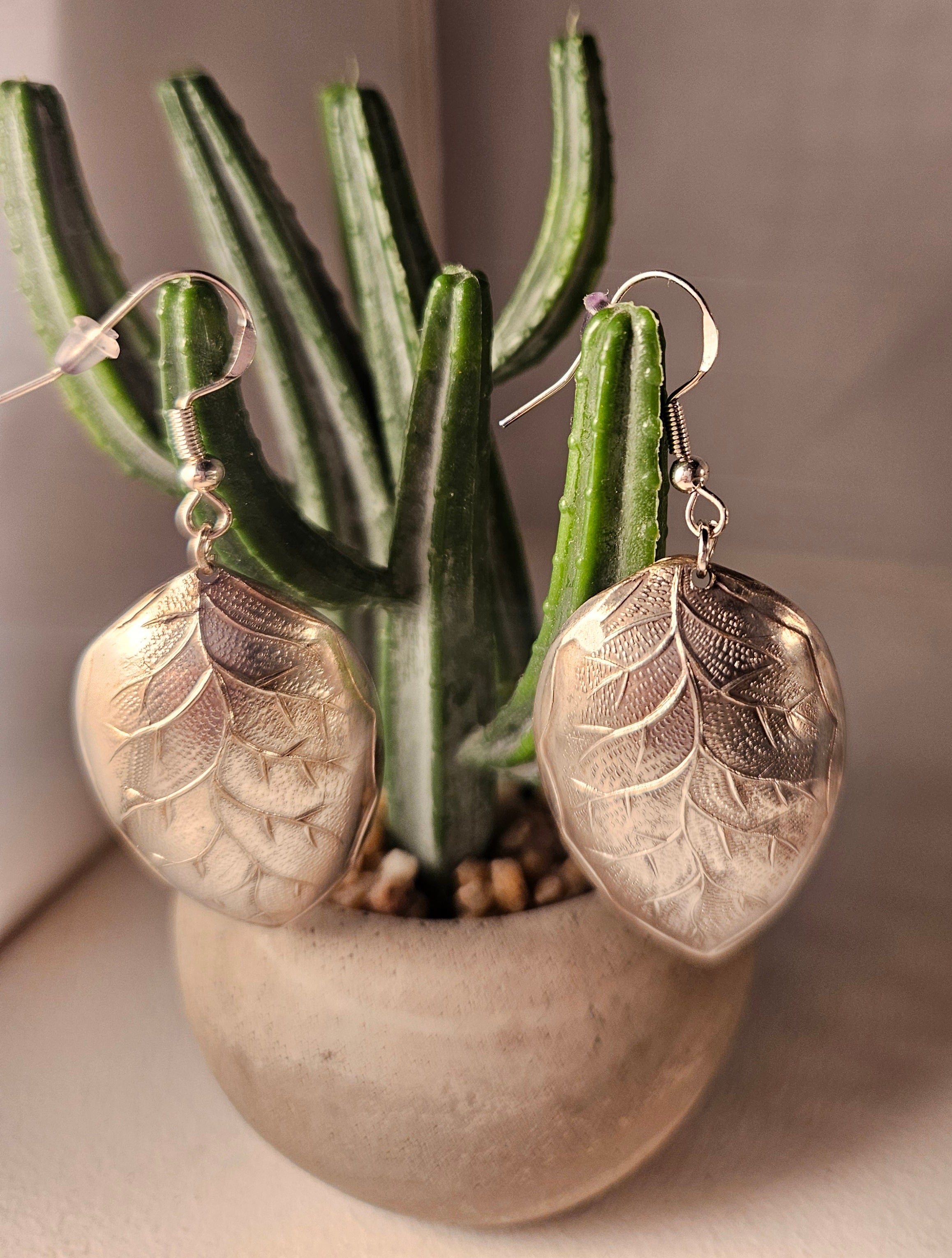 Boucles d'oreilles "grandes feuilles" argentées